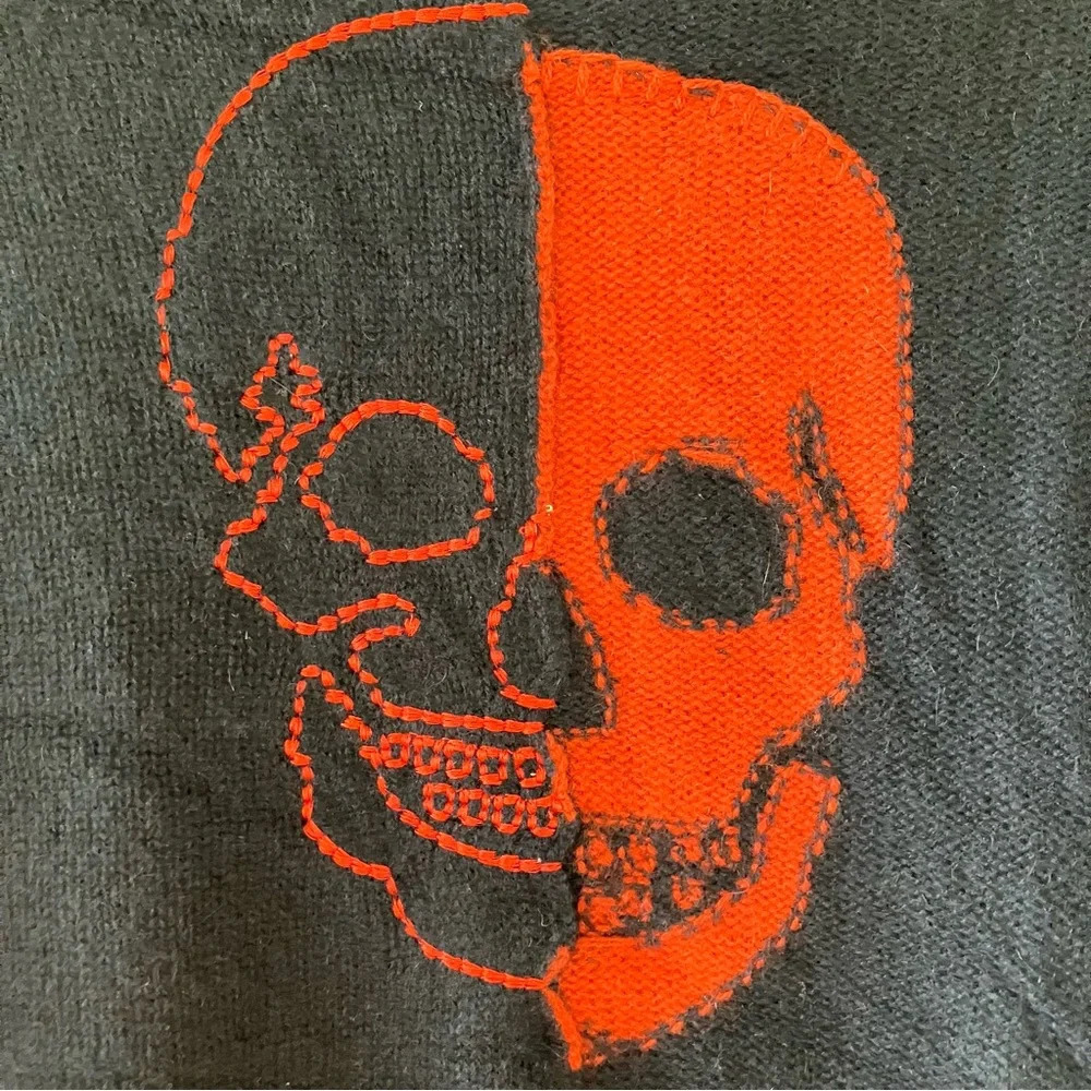 NWT 360 Cashmere RARE Navy and Red Skull & Stitch Color Block Sweater (Large) - Picture 2 of 6
